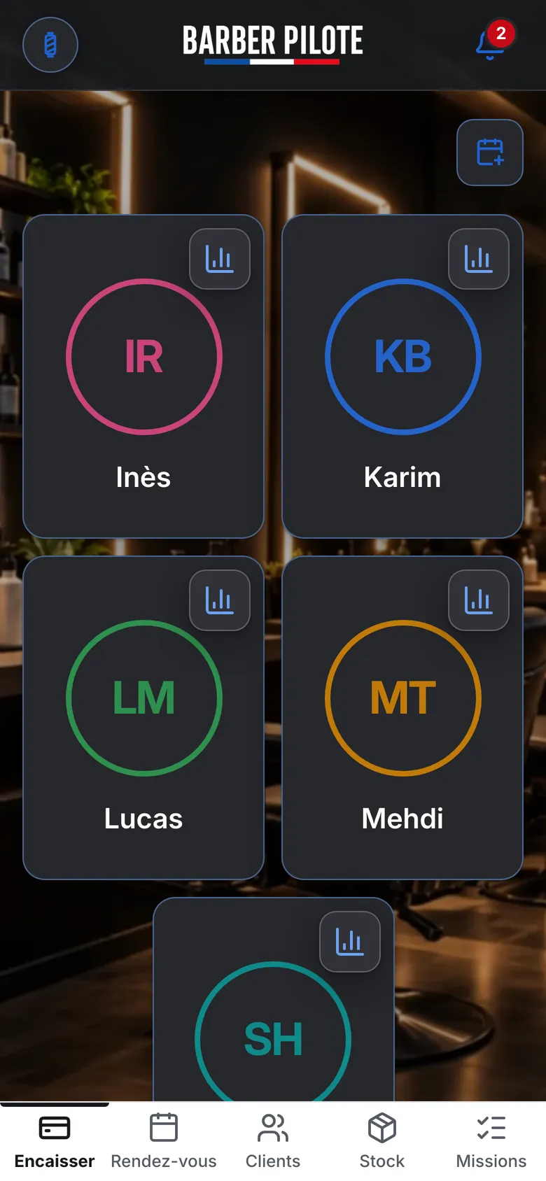 Barber Pilote sur iPhone : les cartes des coiffeurs du salon, prêtes à encaisser.